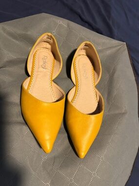 Refresh Mustard Yellow Pointed D'Orsay Flats